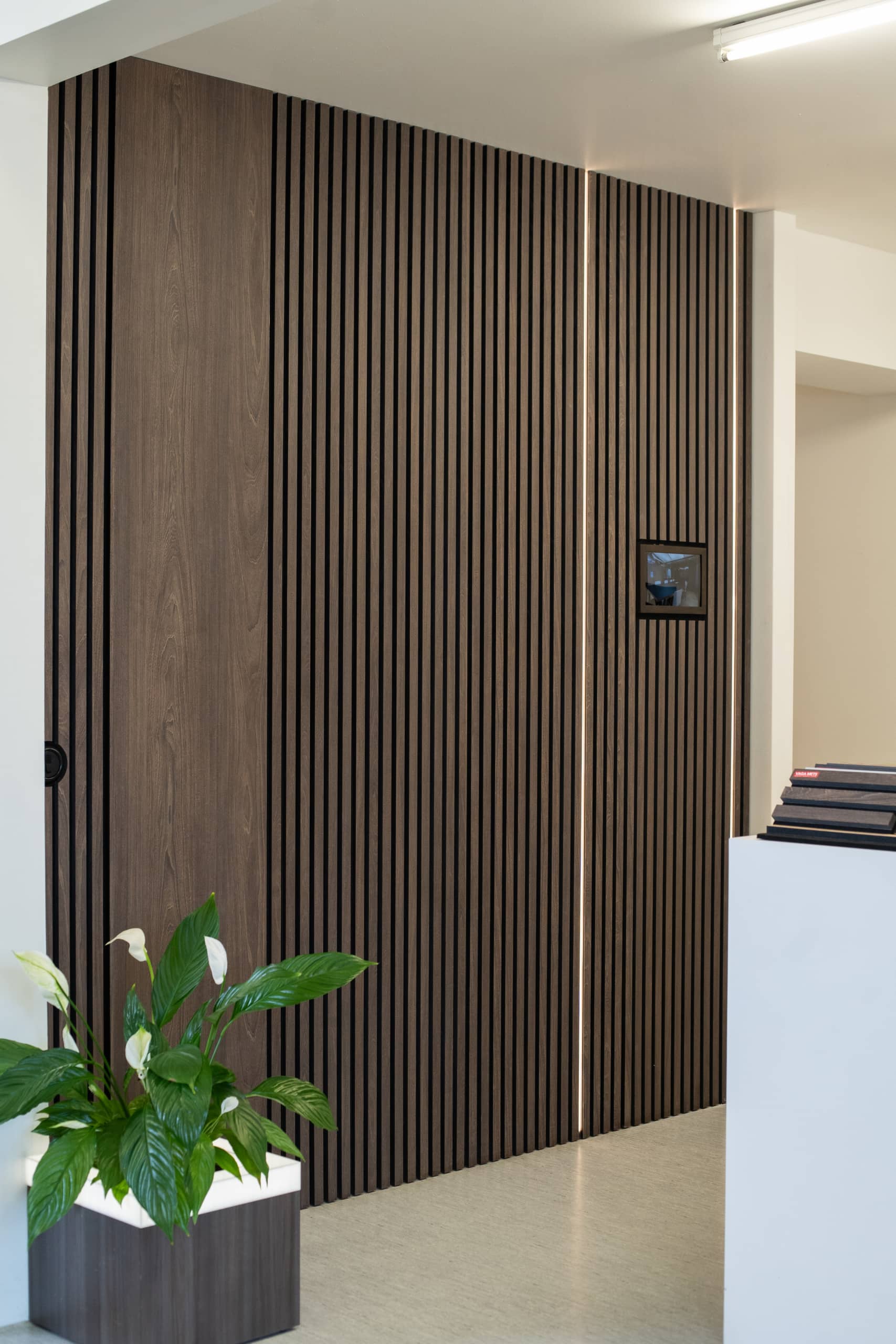 VAGA METS I Plaat Detail näidistesaal